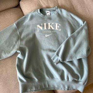 Nike women oversized crewneck